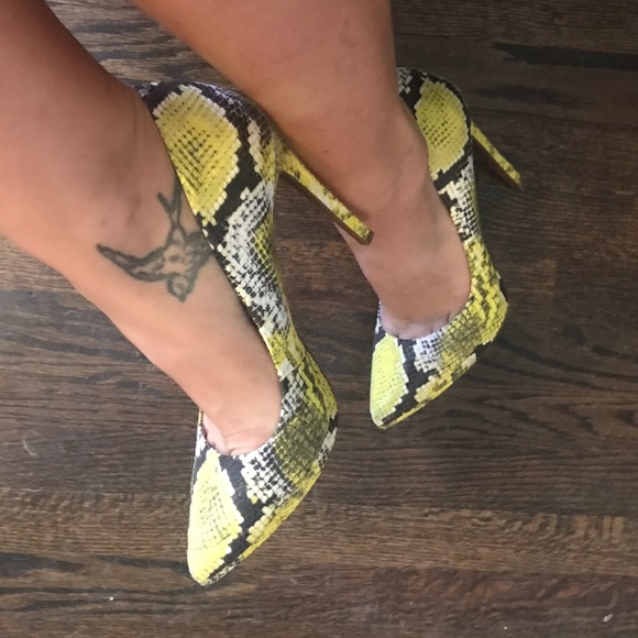 yellow snakeskin pumps